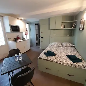 Studio équipé Métro Abbesses à Montmartre París