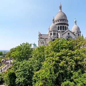 In Front Of The Sacre Coeur - 2 Bedrooms With Elevator Apartment